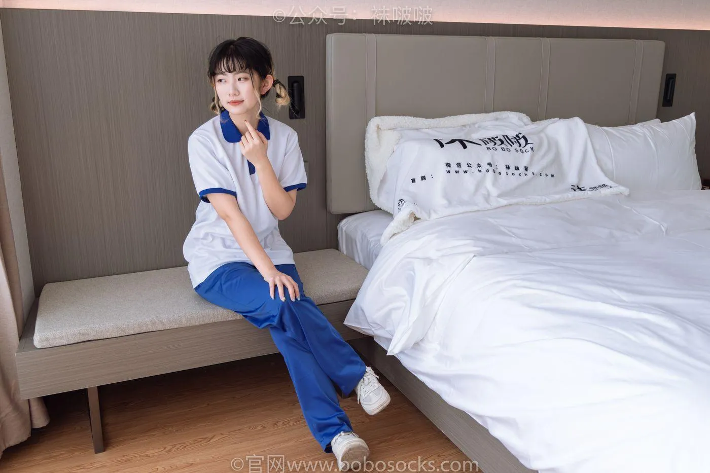 [BoBoSocks袜啵啵]NO.042 砂糖-校服、板鞋、白棉袜、油亮白丝 [139P]插图6